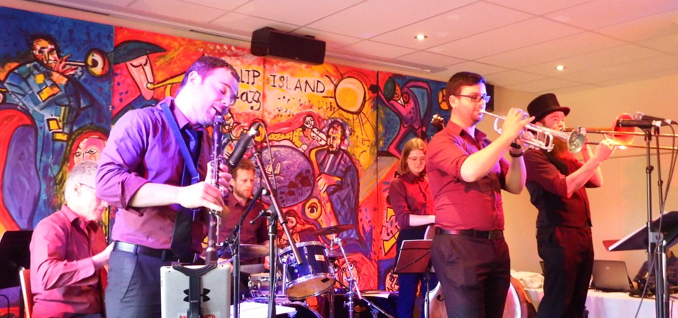 Phillip Island Jazz Club holds an Annual Jazz Festival and monthly Sunday Jazz afternoons with a variety of highly talented jazz musicians and singers.